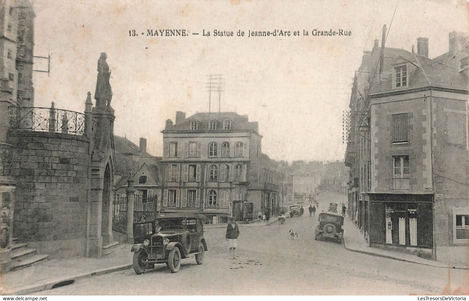 CPA Mayenne - La Statue De Jeanne D'arc Et La Grande Rue - Voitures Anciennes - Animé - Mayenne