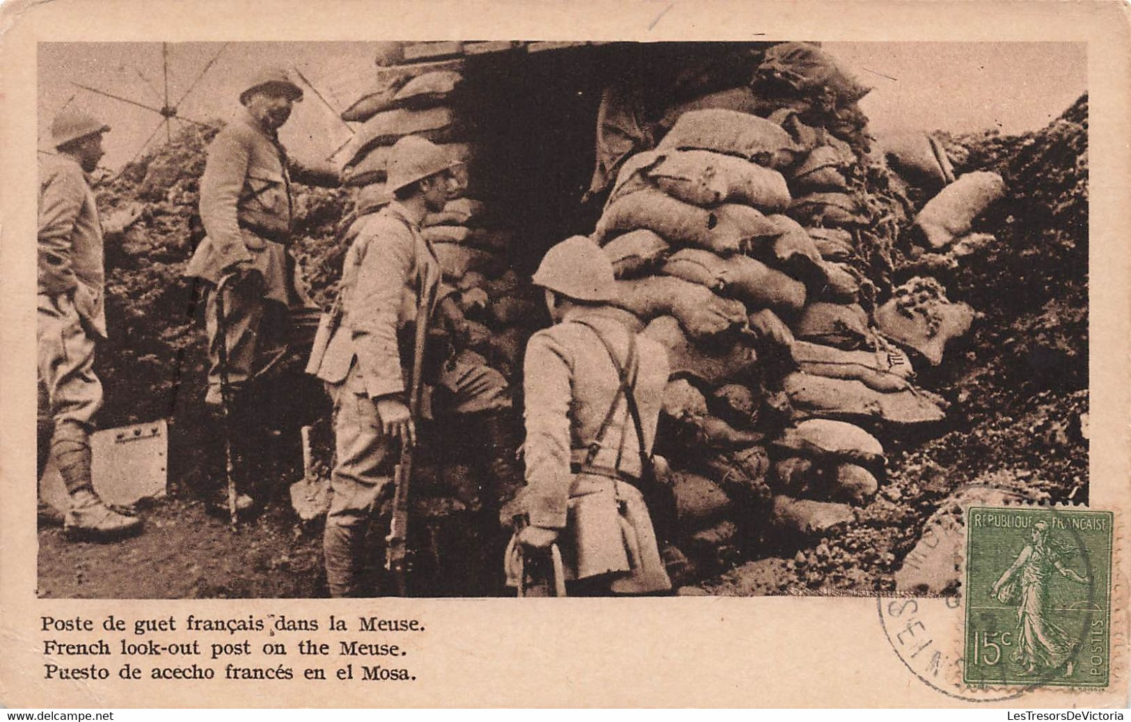 CPA Militaria - Poste De Guet Français Dans La Meuse - Tranchée - - Manoeuvres