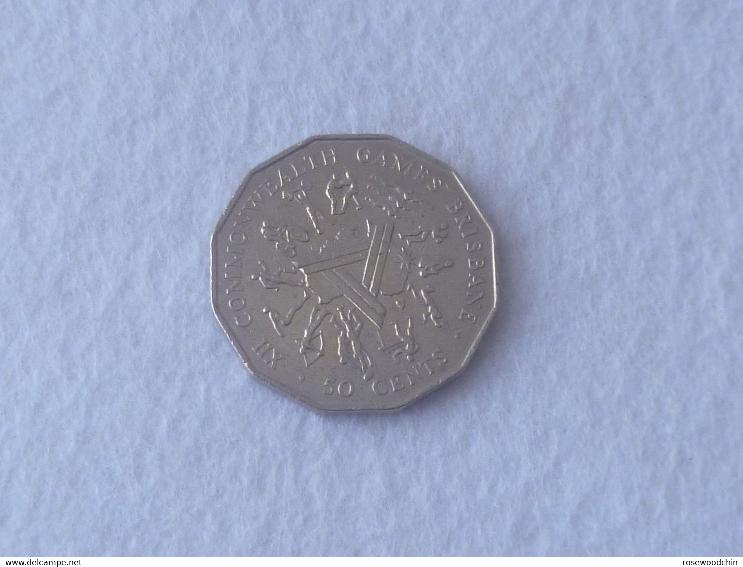 Vintage !  One Pc. Of 1982 AUSTRALIA Queen Elizabeth II QE II - Fifty (50) Cents Coin (#168B) - Andere & Zonder Classificatie