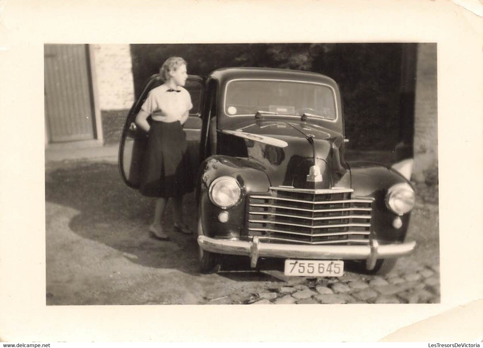 Photo Voiture - Petite Photo D'une Voiture Ancienne A Identifier - 10x7.5cm - Automobile