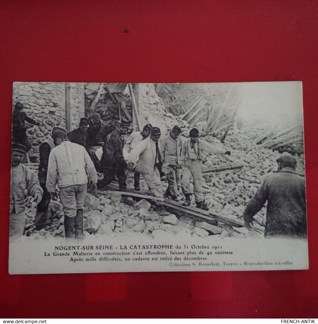 NOGENT SUR SEINE LA CATASTROPHE 1911 LA GRANDE MALTERIE UN CADAVRE RETIRE DES DECOMBRES - Nogent-sur-Seine