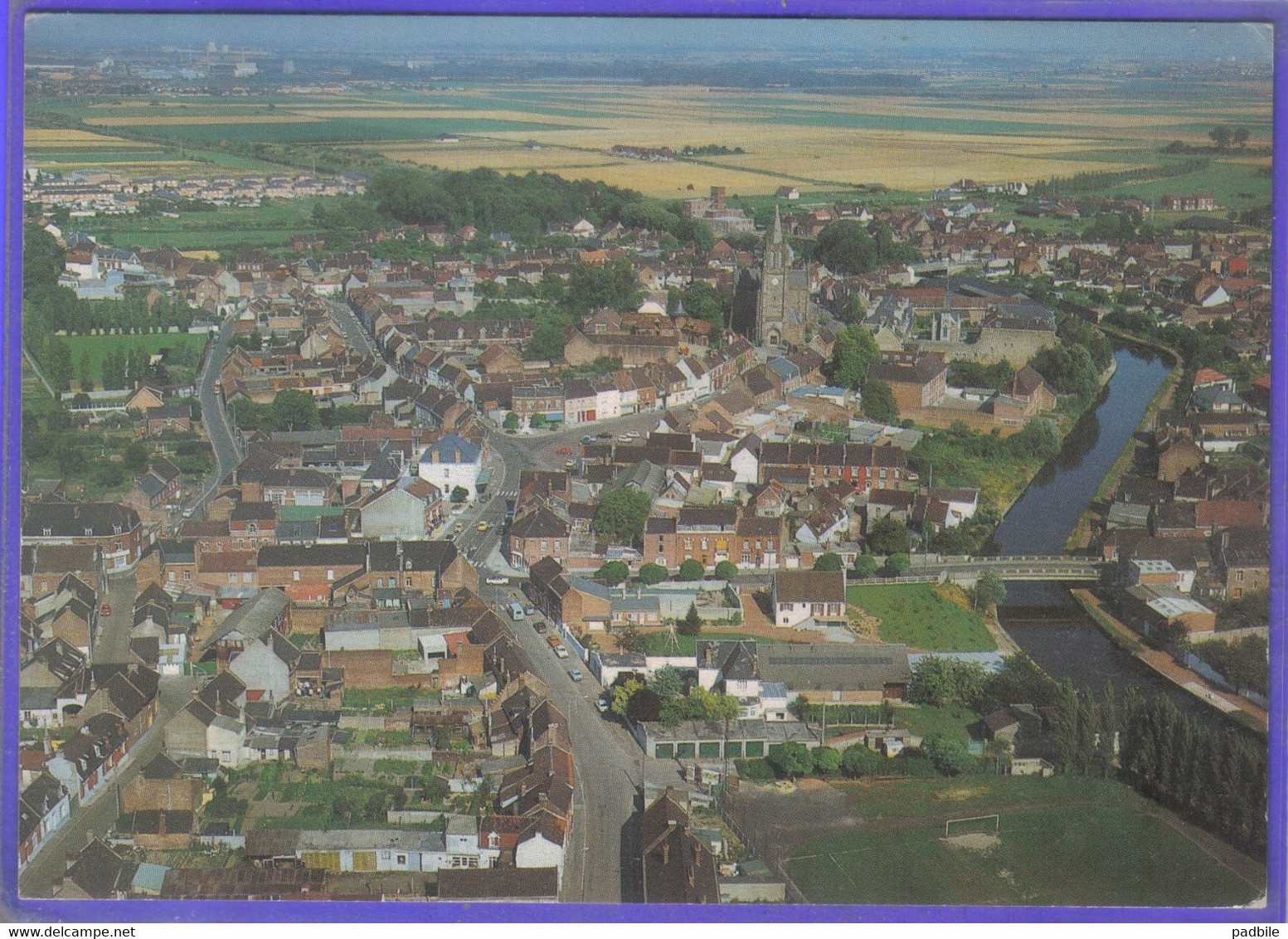 Carte Postale 62. Vitry-en-Artois Et Le Stade De Football  Vue D'avion  Très Beau Plan - Vitry En Artois