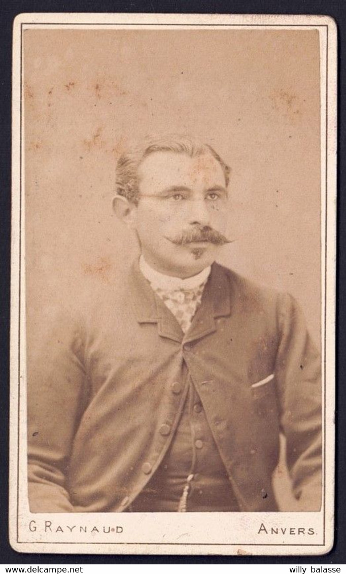 +++ Photo Sur Carton - CDV - Phot. Raynaud à ANTWERPEN - ANVERS - Portrait Homme - Moustaches  // - Tarjetas De Visita