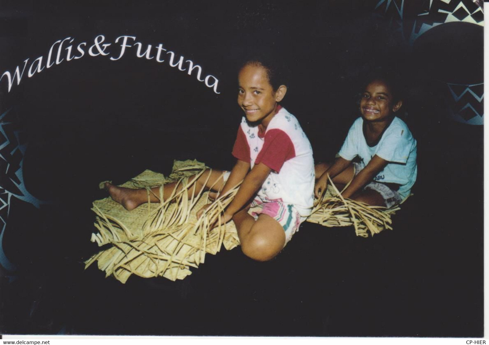 OCEANIE - WALLIS ET FUTUNA -  ENFANTS AU TRESSAGE DE NATTES - FUTUNA - Wallis And Futuna