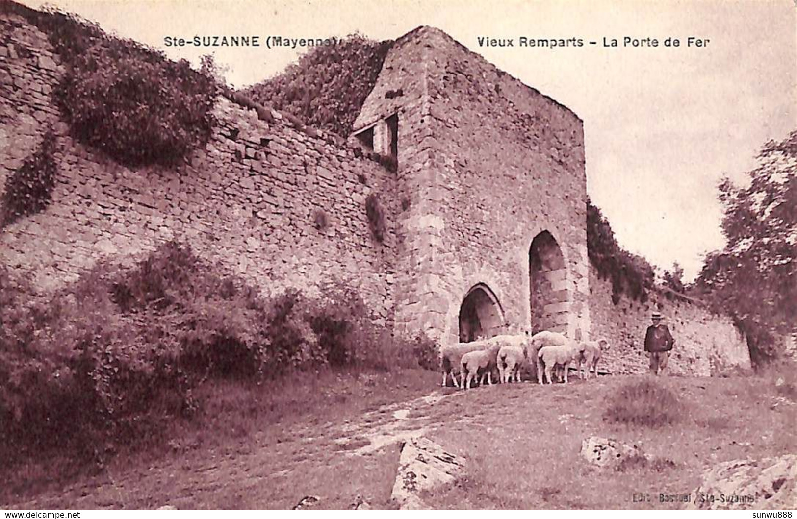 53 - Ste Suzanne - Vieux Remparts - La Porte De Fer (animée Moutons Edit Bassuel 1910) - Sainte Suzanne