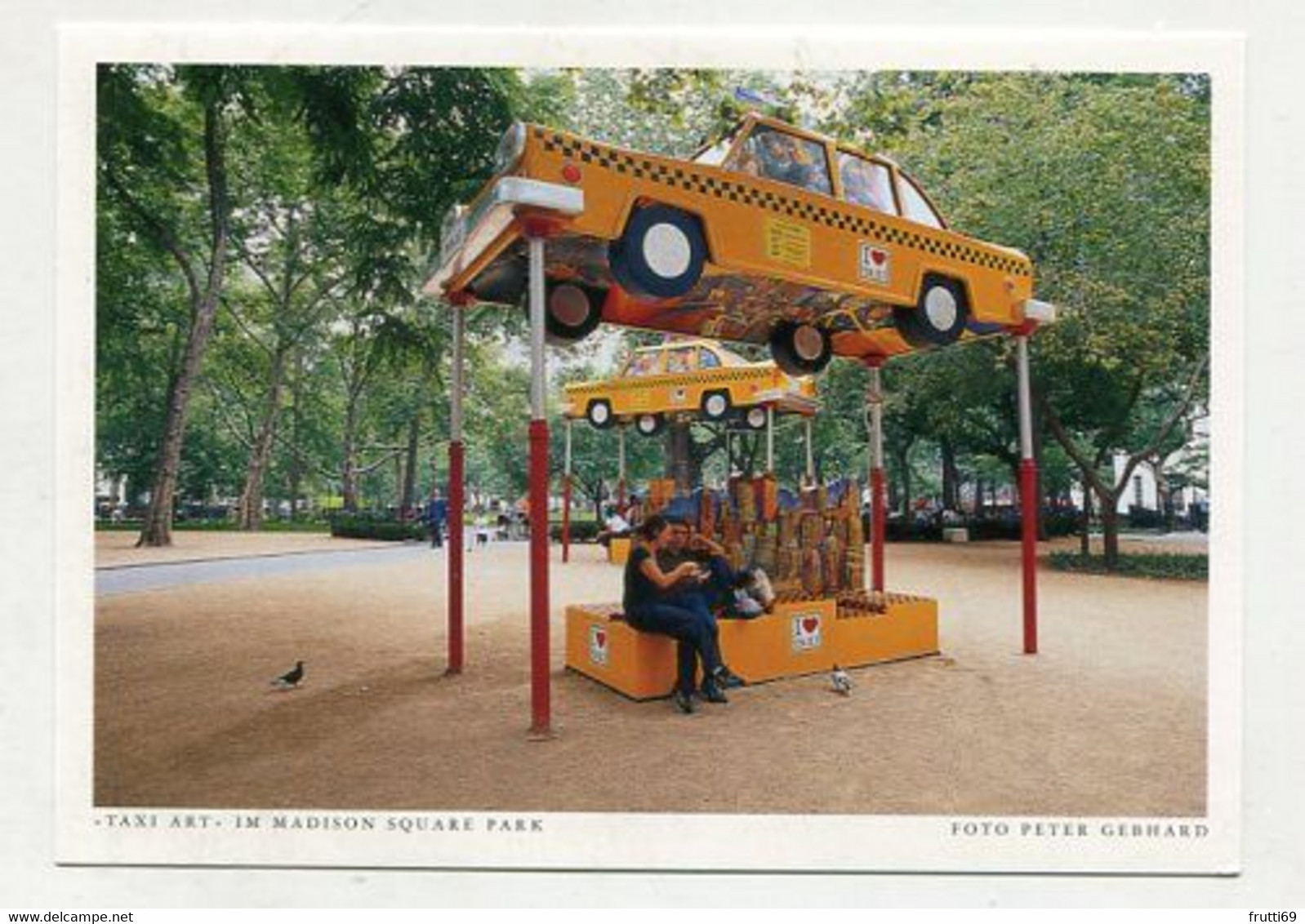 AK 080412 USA - New York City - Taxi Art In Madison Square PArk - Piazze