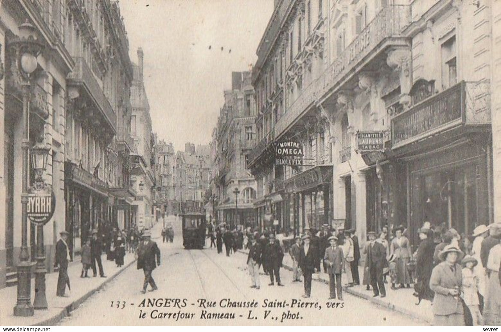 ANGERS. - Rue Chaussée Saint-Pierre, Vers Le Carrefour Rameau. Belle Animation - Angers