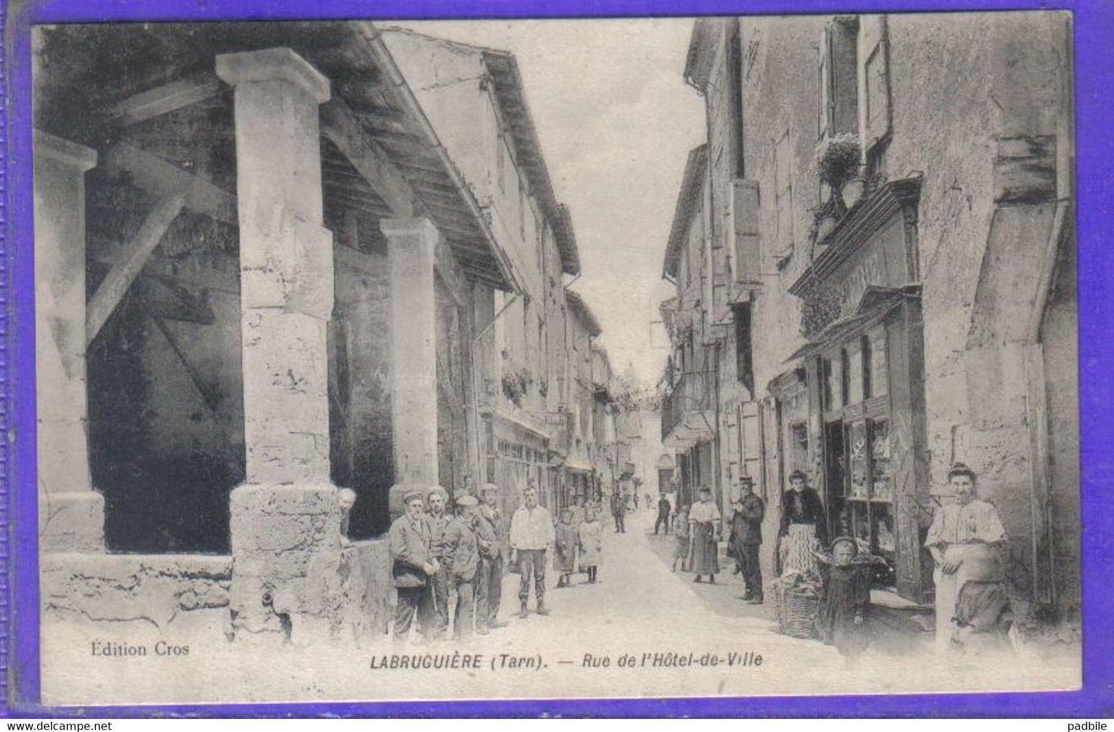 Carte Postale 81. Labruguières  Rue De L'hotel De Ville   Très Beau Plan - Labruguière