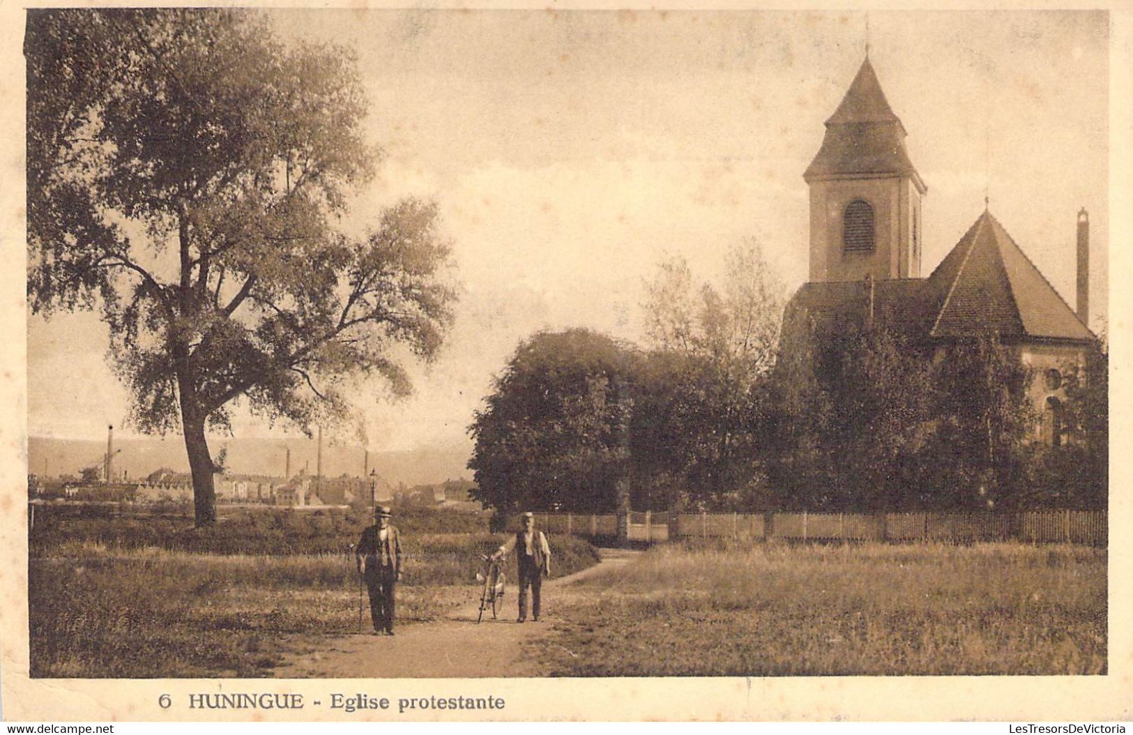 CPA France - Huningue - Eglise Protestante - Oblitérée Doubs Avril 1919 - Animée - Vélo - Usines - Huningue