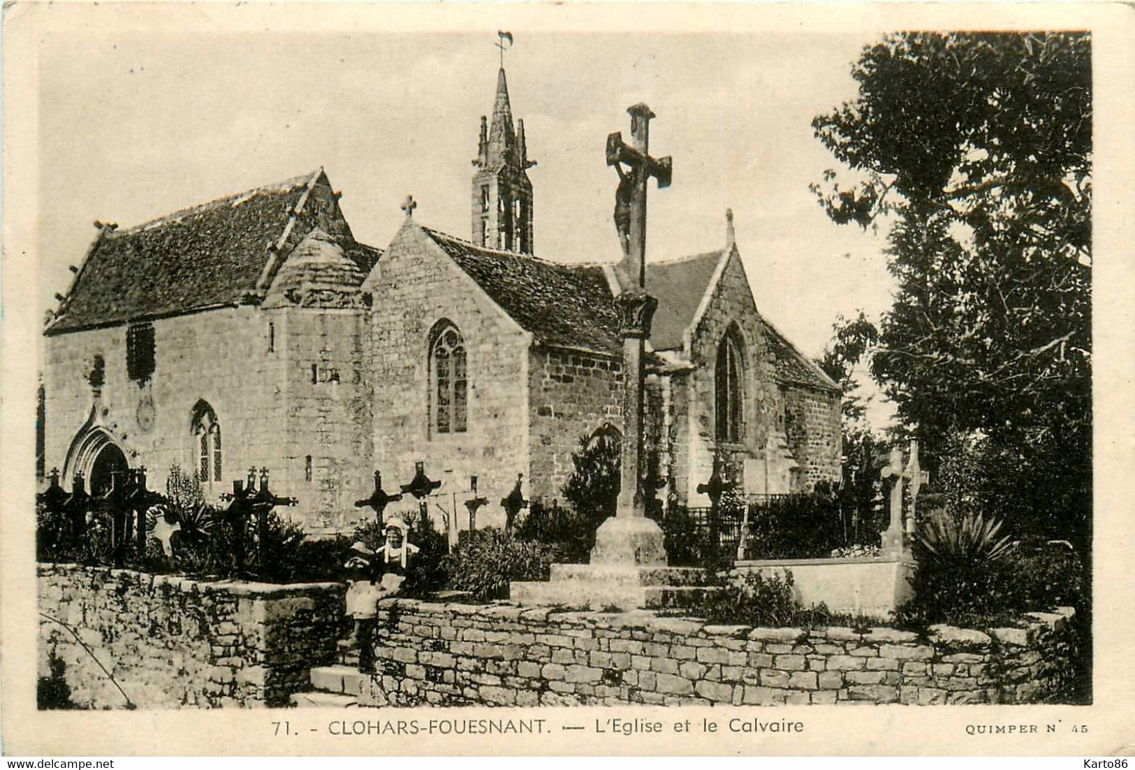 Clohars Fouesnant * Vue Sur L'église Et Le Calvaire Du Village - Clohars-Carnoët