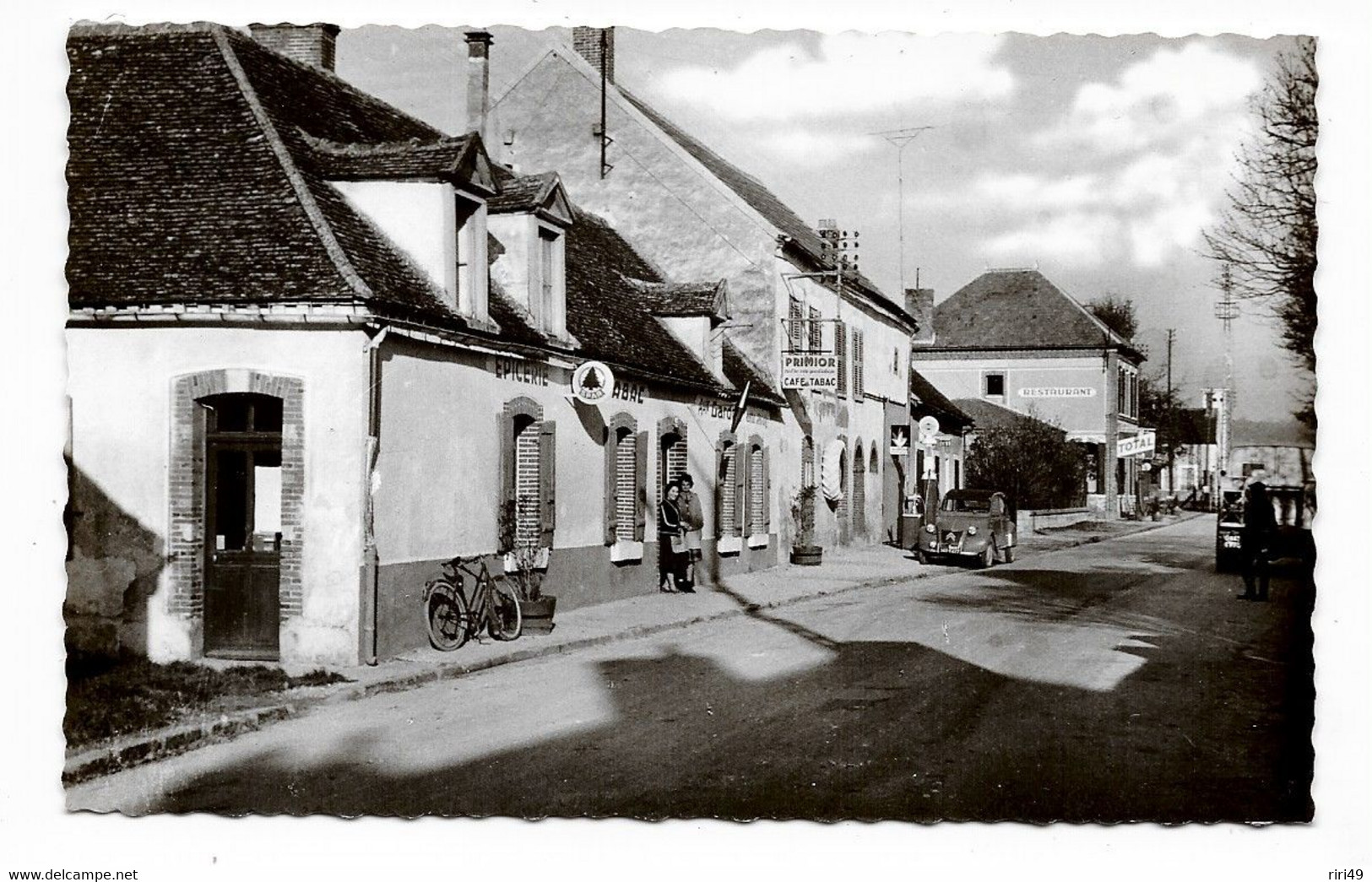 Cpa 77 Hermé, Cfé-Tabacs VIGNAUD Et Rue Principale, Belle Carte, Commerce, 2 Cv Citroën - Other & Unclassified