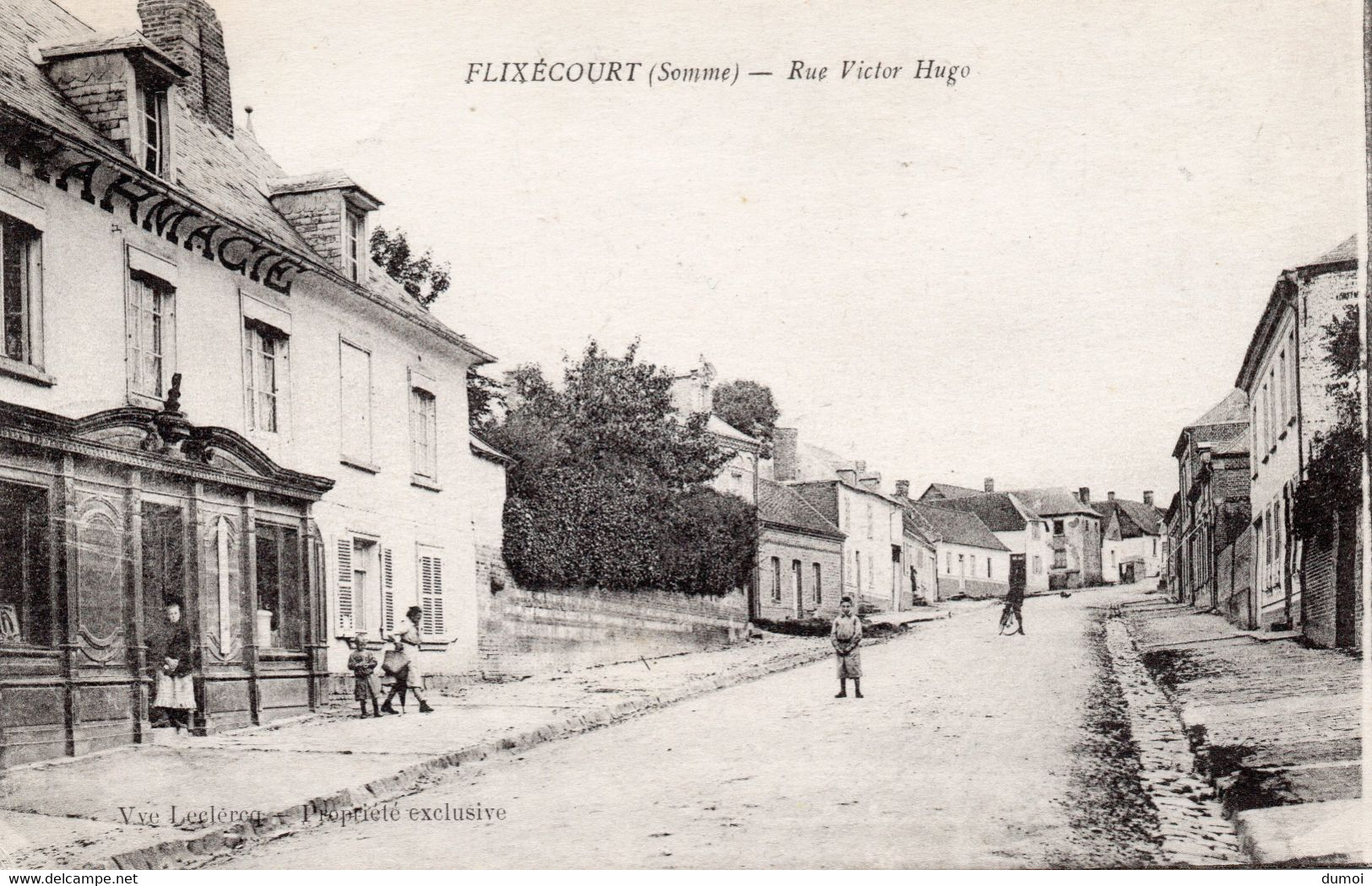 FLIXECOURT  (Somme)  -  Rue Victor Hugo  (Pharmacie) - Flixecourt