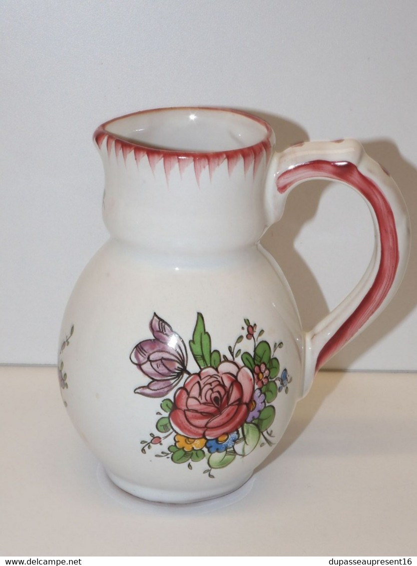 *JOLI PETIT POT A LAIT Signé LE RENOLEAU ANGOULEME FLEURS BORDS ROSES VITRINE   E - Angoulême/Le Renoleau (FRA)