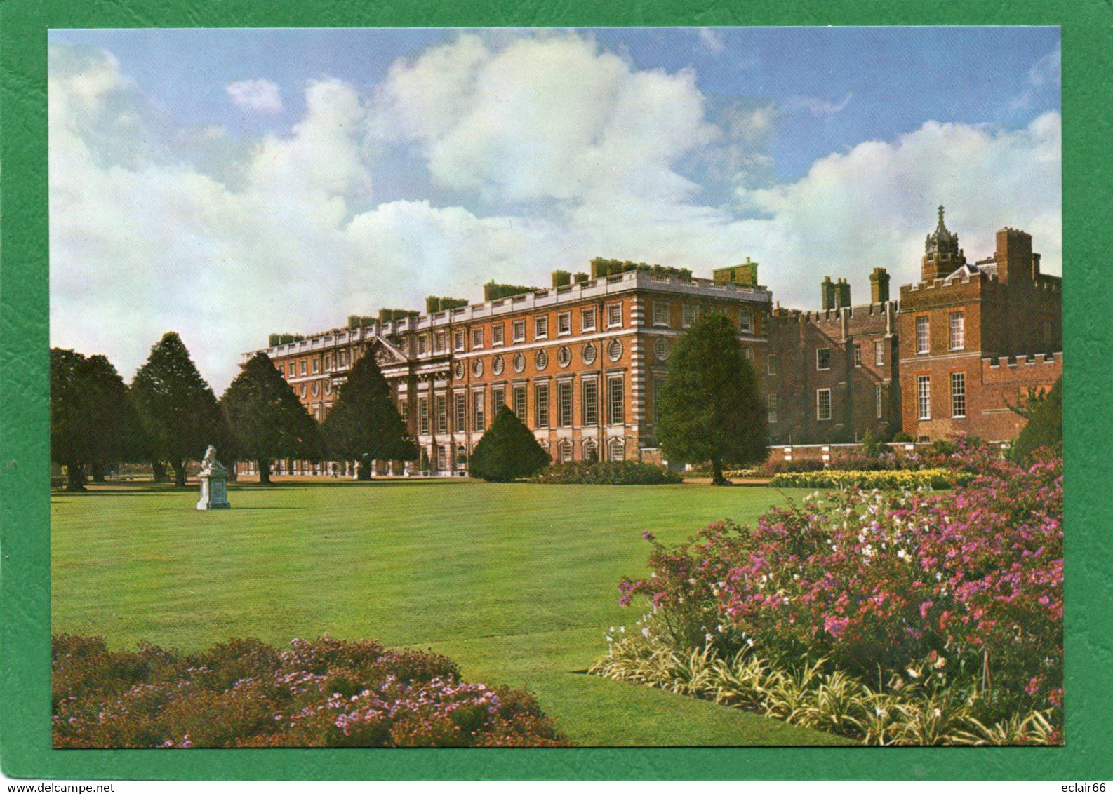 London South East Front Hampton Court Palace CPM  ETAT  IMPECCABLE  N° P 26 - Hampton Court