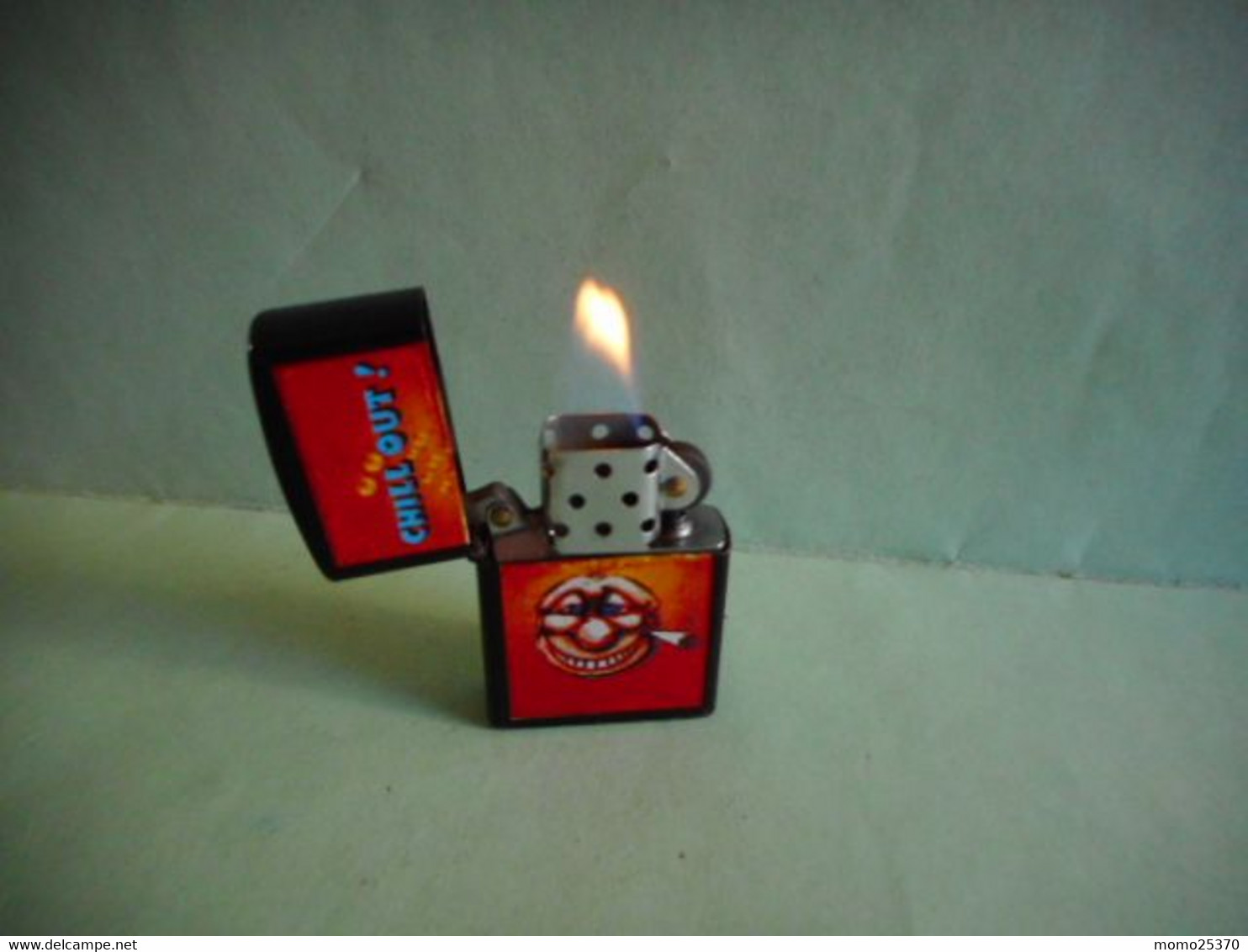 BRIQUET CHILL OUT LIGHTER Feuerzeug ENCENDEDOR ACCENDINO AANSTEKER 打火机 Léttari ライター - Autres & Non Classés