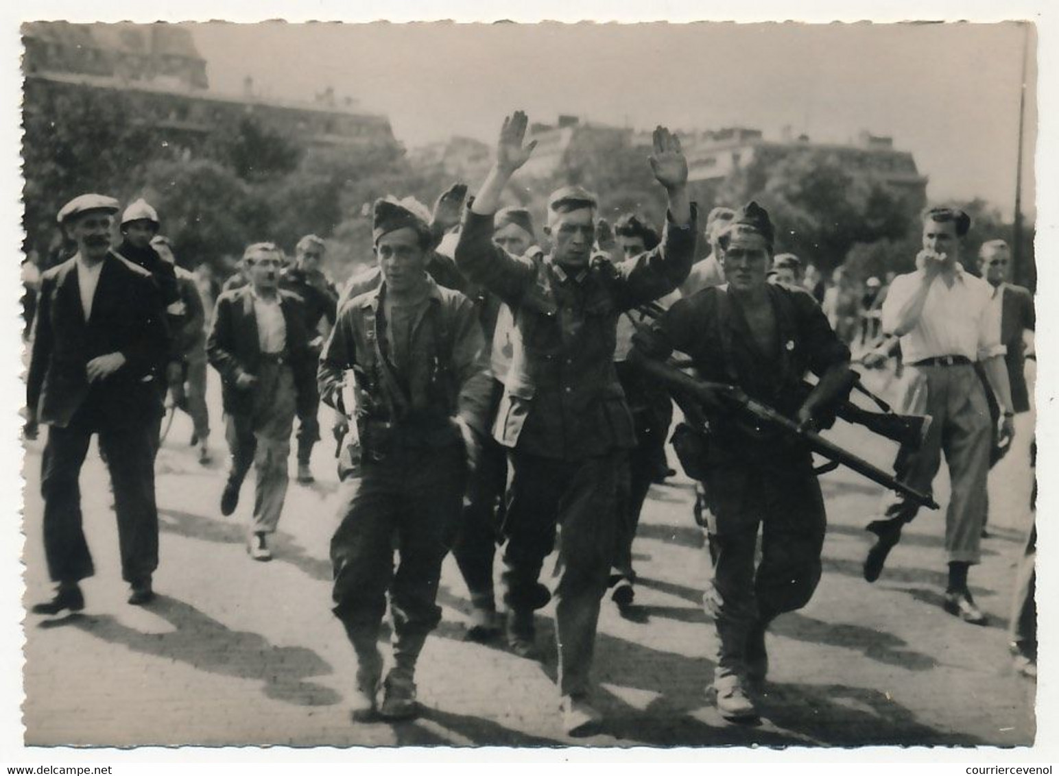 CPSM - PARIS - Un Prisonnier Allemand Est Emmené Par Les F.F.I. - Weltkrieg 1939-45