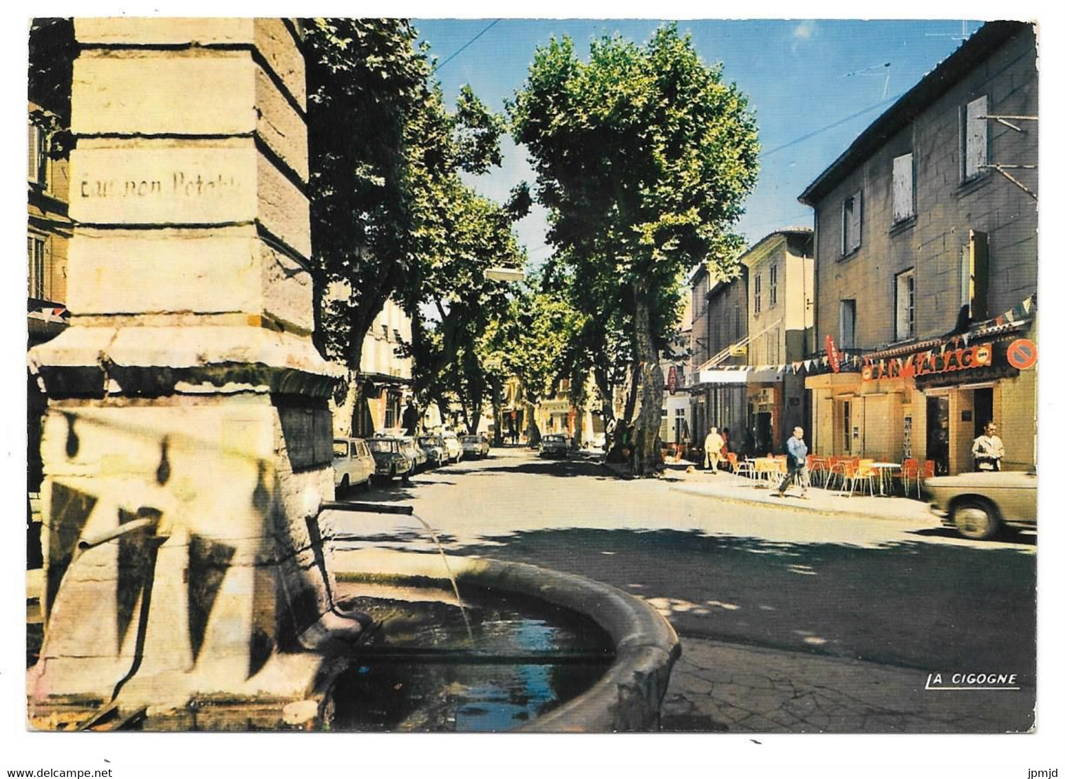13 - TRETS - Place De La République - La Fontaine - Editions La Cigogne N° 13.110.15 - 1983 - Trets