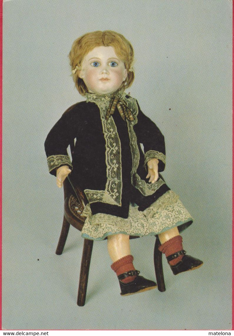 YVELINES POISSY MUSEE DU JOUET BEBE SCHMITT TETE EN BISCUIT FRANCE 1875 - Poissy