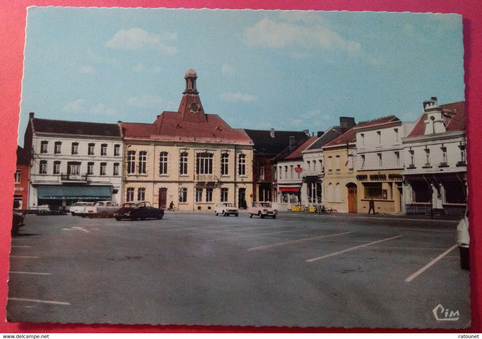 59 - ANICHE - CPSM EC 202.18 - LA GRAND PLACE (avec L'hotel De Ville) - (thème Mairie) - éd CIM - Citroen - Aniche