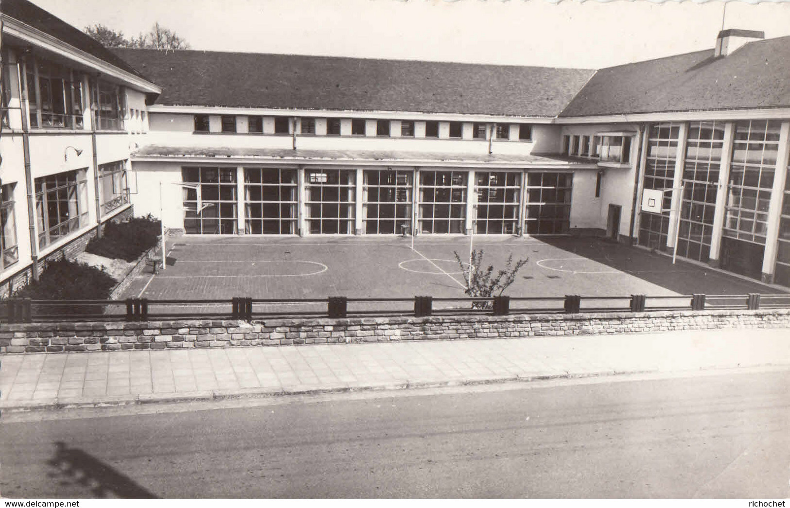 COURT-SAINT-ETIENNE - Ecole Technique Provinciale Cour De Jeux - Court-Saint-Etienne