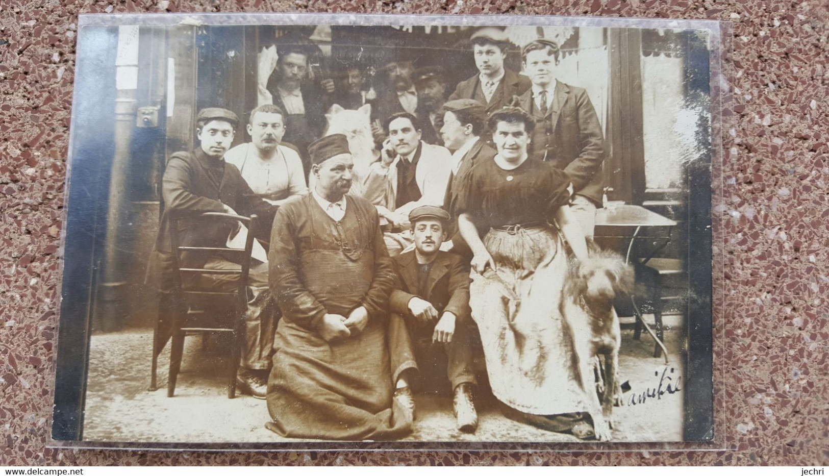 Carte Photo , Groupe Dans Un Restaurant  , A Situer , Cachet Depart Paris - Restaurants