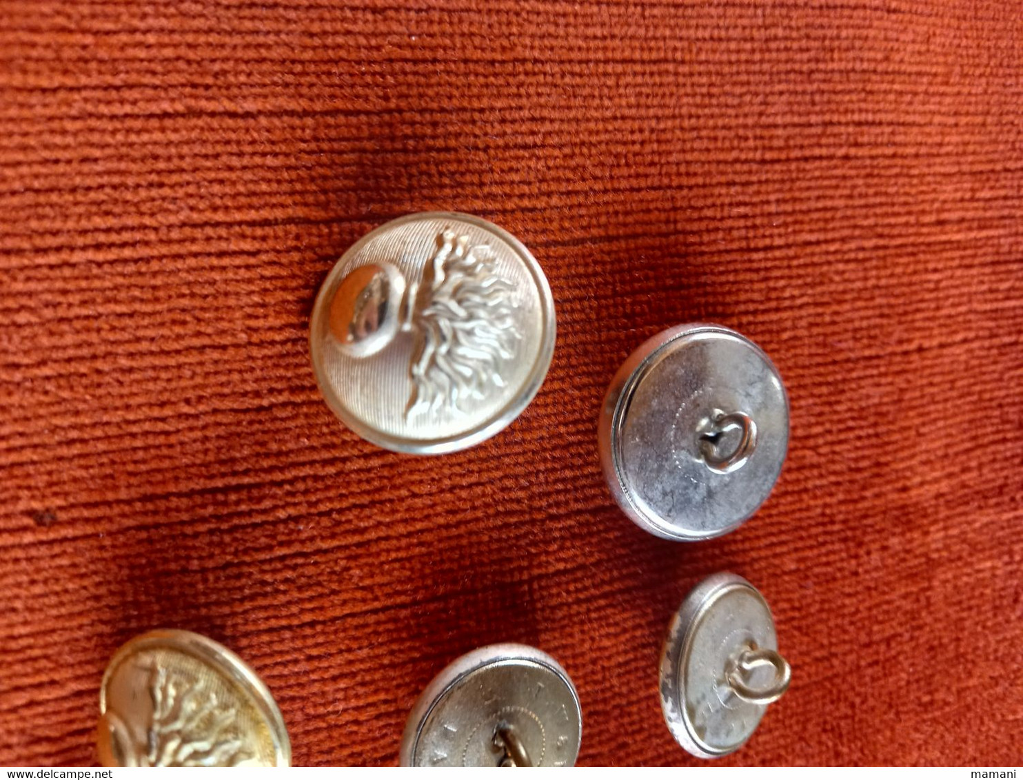 7 Boutons Militaria - Buttons