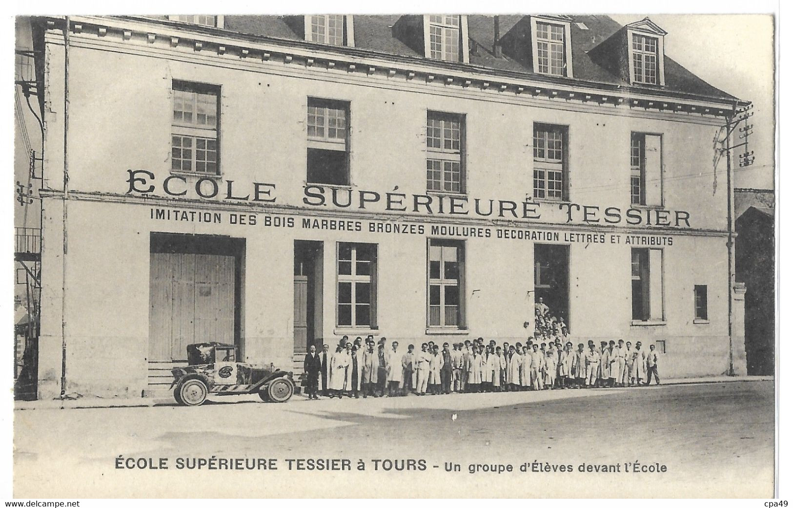 37   ECOLE  SUPERIEURE  TESSIER  A  TOURS  UN  GROUPE  D' ELEVES  DEVANT  L' ECOLE - Tours