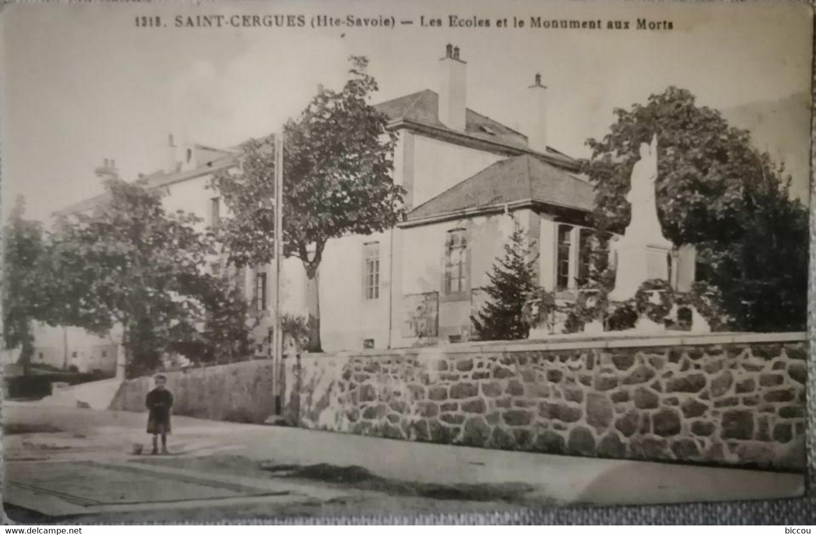 Cpa SAINT-CERGUES (Hte-Savoie) 74 - Les Ecoles Et Le Monument Aux Morts N° 1318 - Saint-Cergues