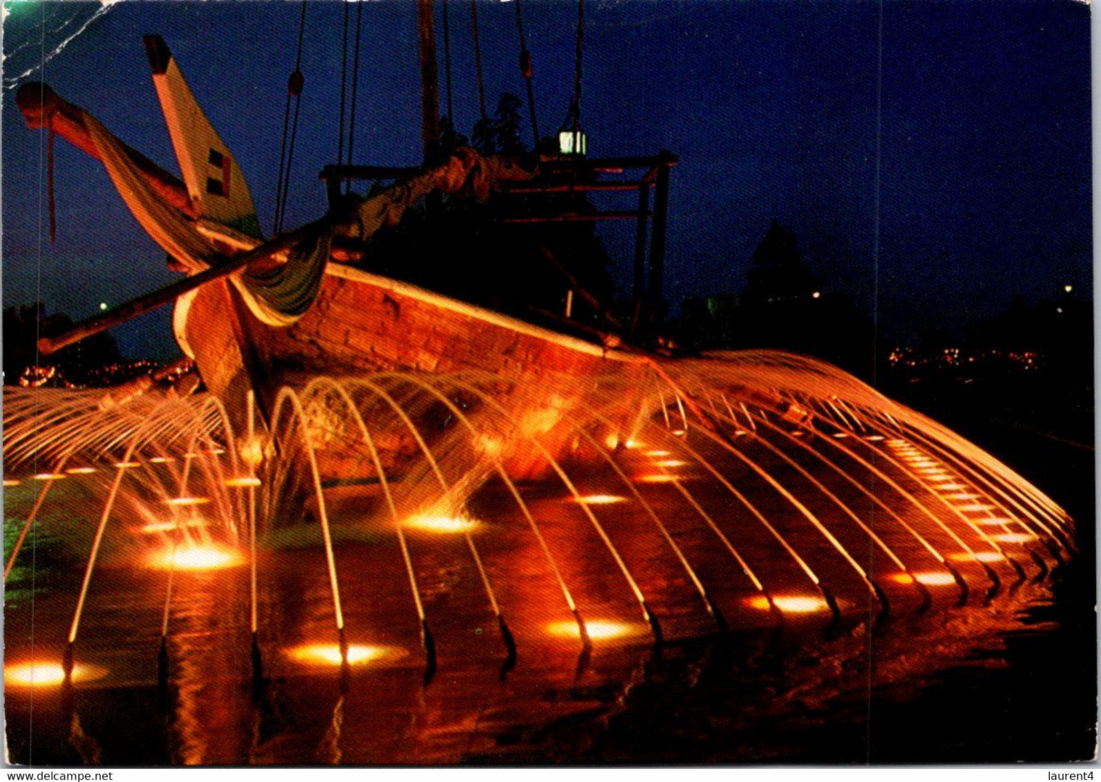 (2 L 13) UAE - Abu Dhabi Boat Fountain At Nigt (posted To France) - United Arab Emirates