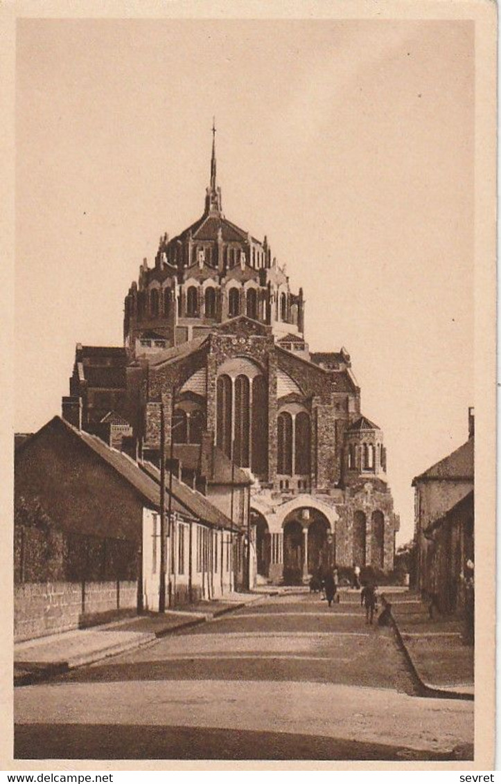 CHOLET. - Eglise Du Sacré-Coeur. L'entrée Principale - Cholet