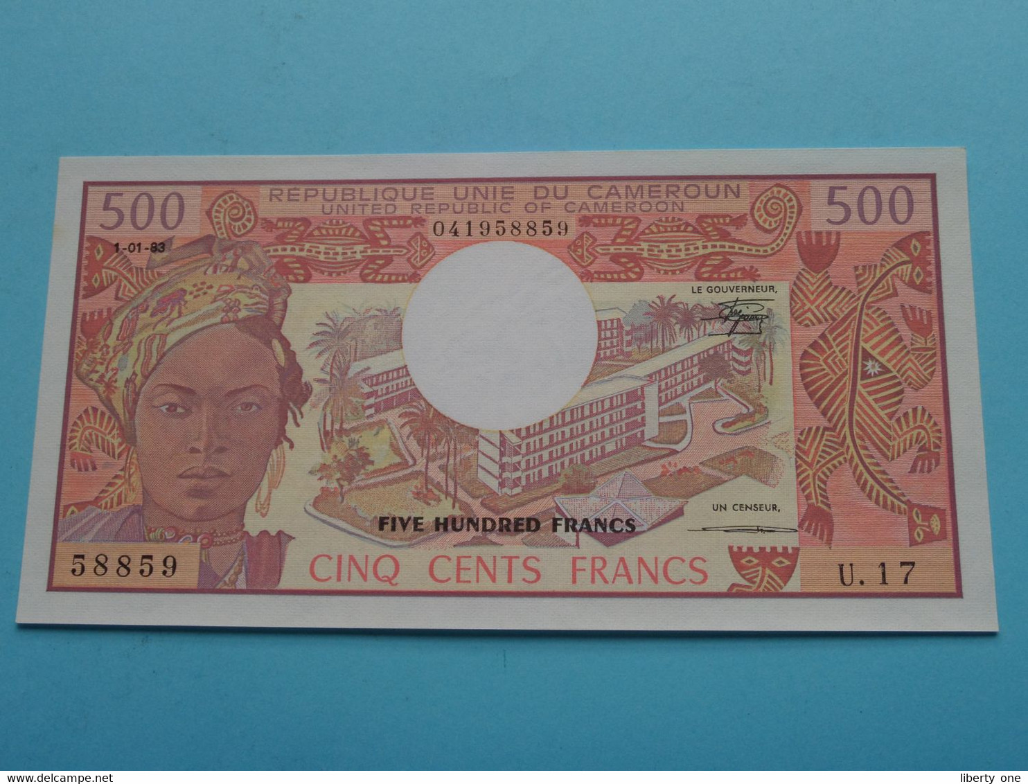 500 Cinq Cents Francs / Five Hundred ( U.17) CAMEROUN ( 041958859 ) 1-1-83 ( For Grade See SCAN ) UNC ! - Cameroun