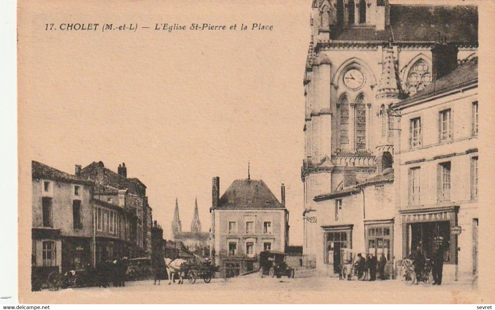 CHOLET. - L'Eglise St-Pierre Et La Place. Cliché Pas Courant - Cholet