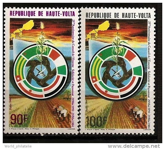 Haute Volta 1984 N° 622 / 3 ** Conseil De L'entente, Solidarité, Paysan, Champs, Agriculture, Main, Bêche, Maïs, Couteau - Haute-Volta (1958-1984)