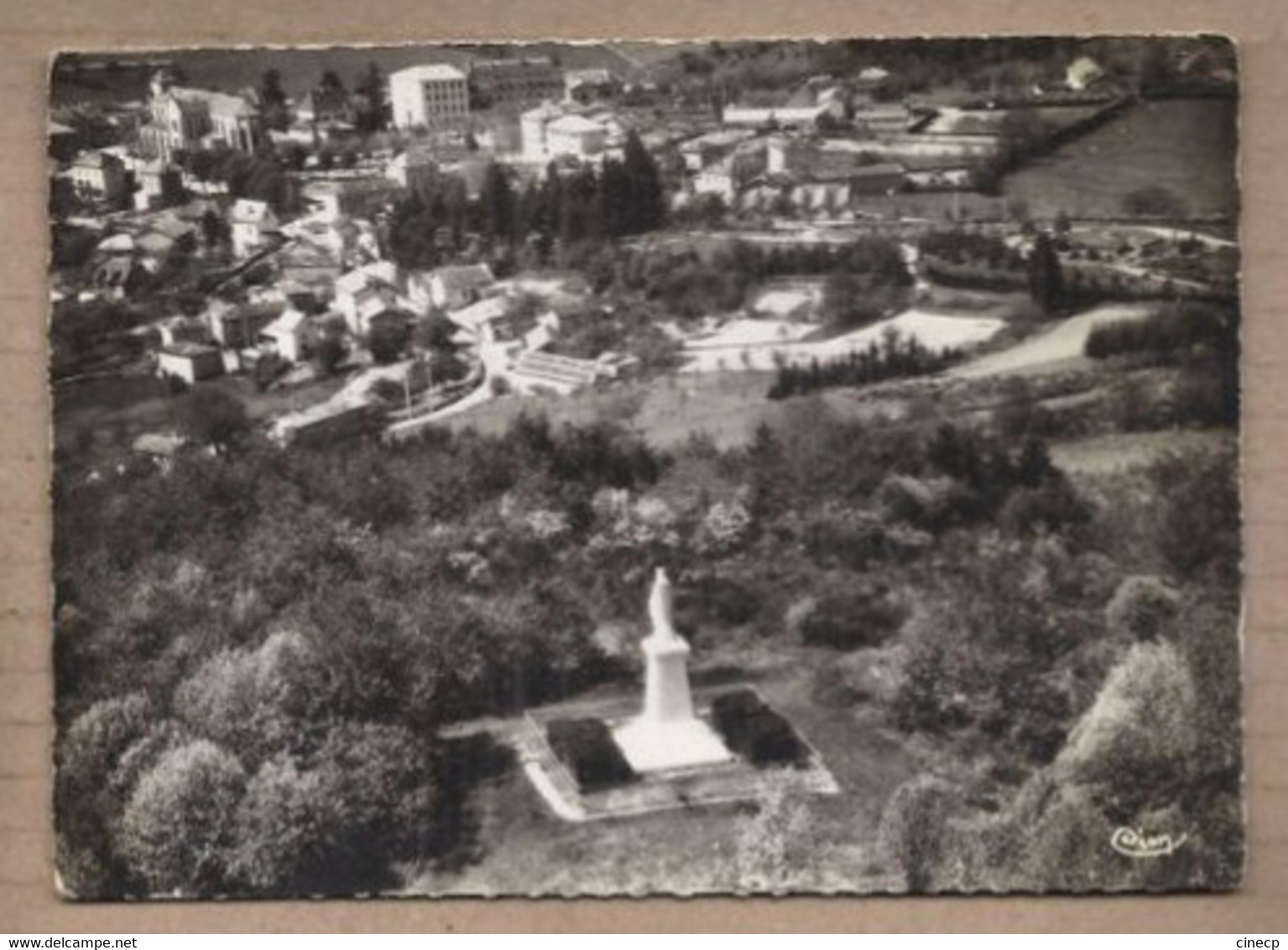 CPSM 42 - BELMONT - Vue Générale - Au 1er Plan , Notre-Dame De Montaigut TB PLAN STATUE + Vue Générale Village Derrière - Belmont De La Loire