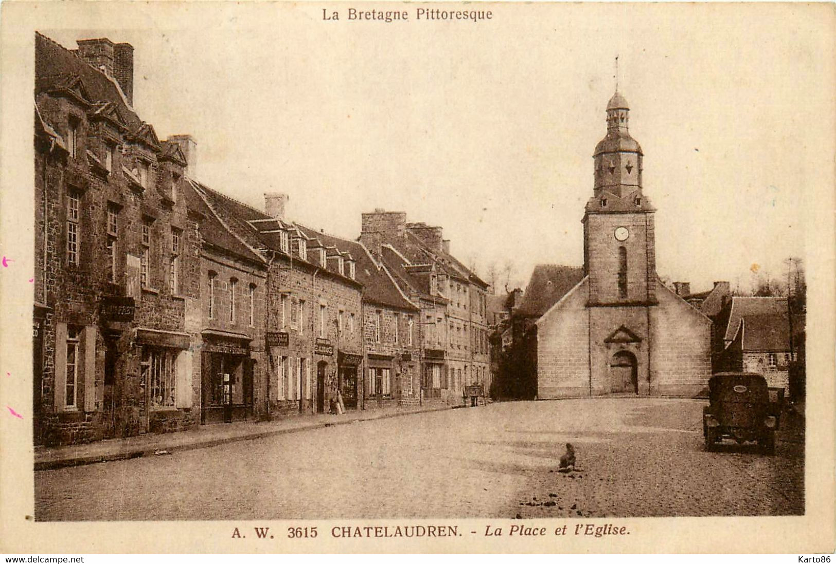 Châtelaudren * La Place Et L'église Du Village * Automobile Voiture Ancienne - Châtelaudren