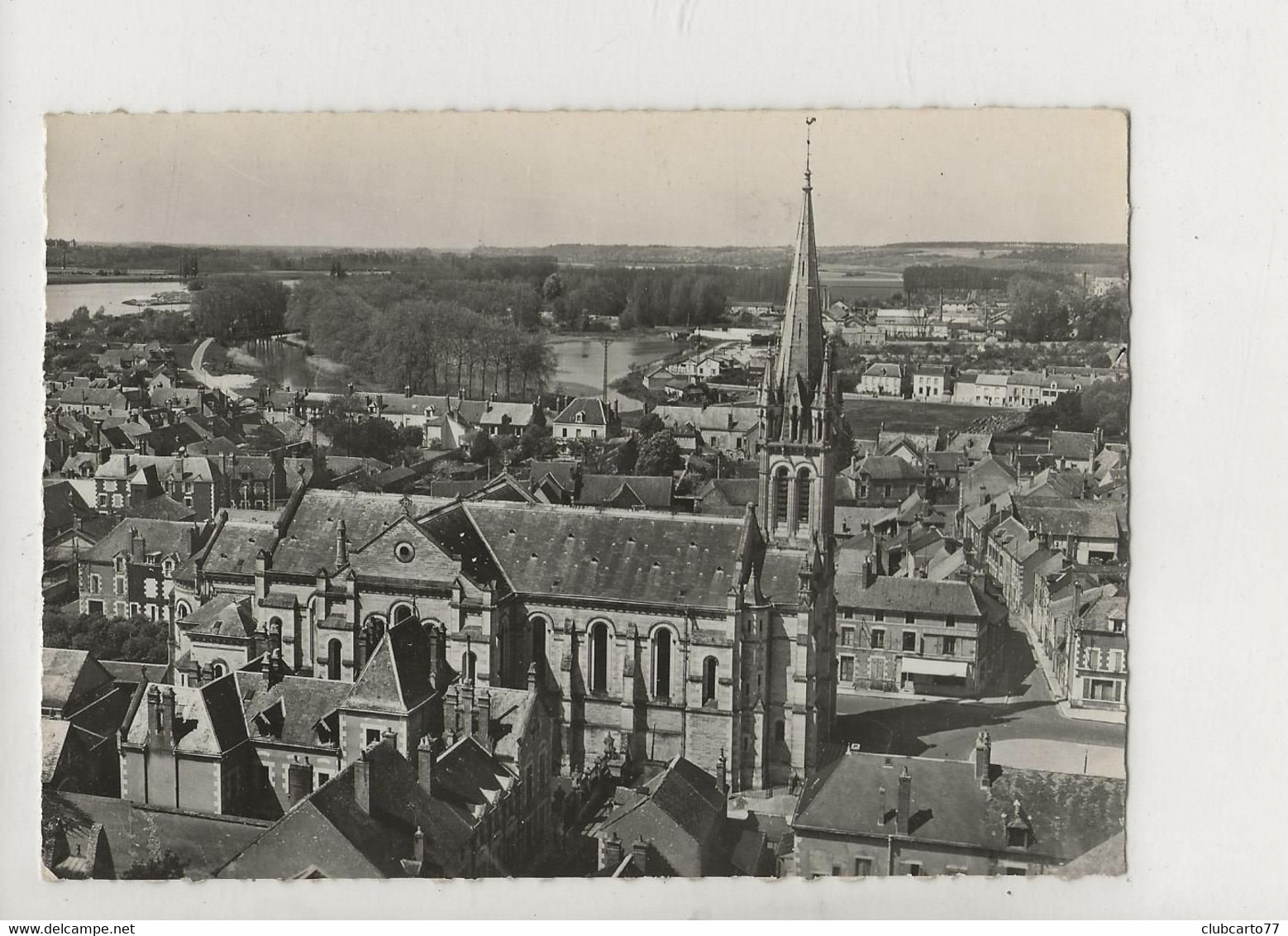 Briare (45) : Vue Aérienne Générale Au Niveau Du Quartier De L'église En 1950 GF. - Briare