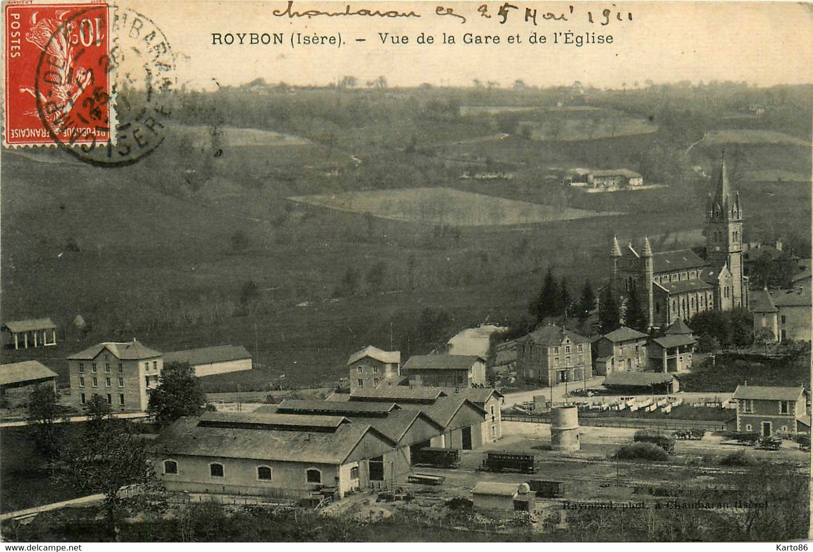 Roybon * Vue De La Gare Et De L'église Du Village * Ligne Chemin De Fer - Roybon