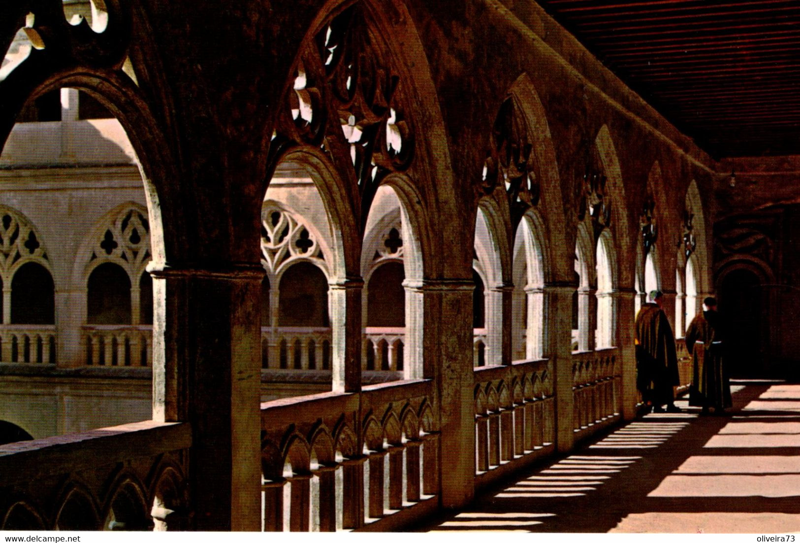 GUADALUPE - Galeria Central En El Claustro De La Botica - Cáceres