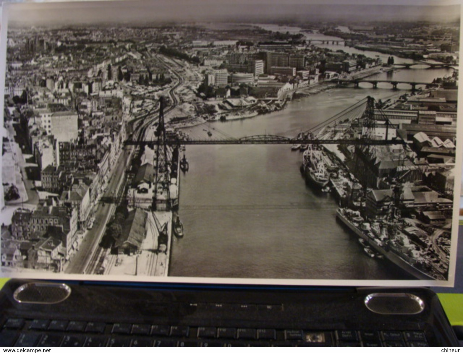 CARTE FORMAT 45CM X 27.4CM SERVICE AERIEN LAPIE NOIR ET BLANC NANTES VUE AERIENNE SUR LA VILLE ET LE PONT - Nantes