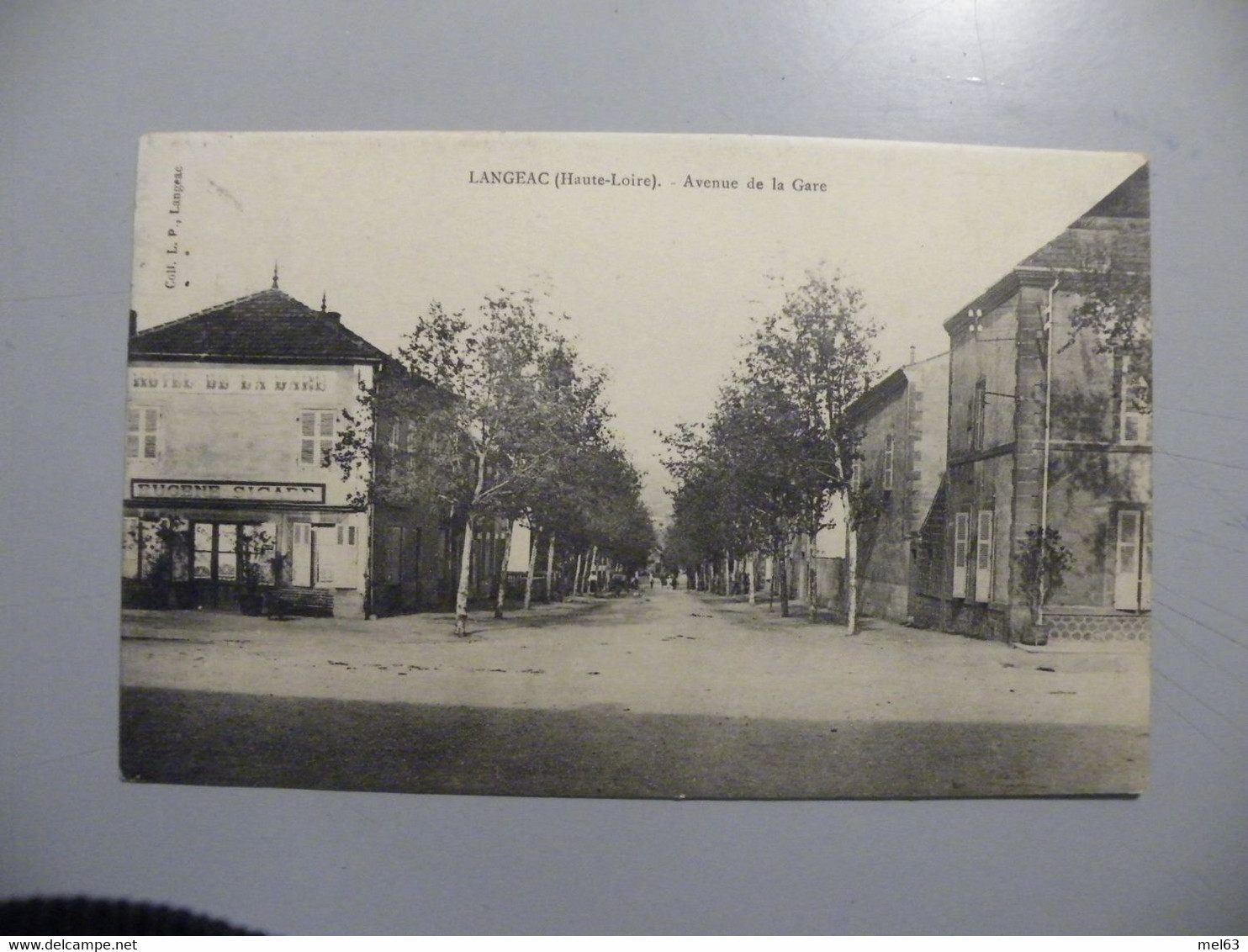 A515. CPA. 43. LANGEAC. (Haute Loire)..Avenue De La Gare.. Beau Plan Animé. Ecrite & Voyagée 1911 - Langeac