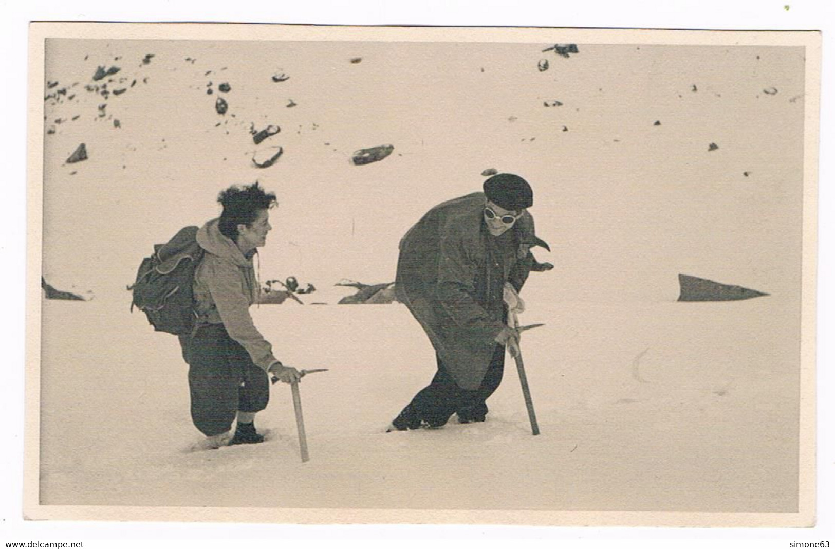 Carte Ou Photo -  ALPINISTES Avec PIOLETS ( Homme Et Femme  - (cg) - Alpinisme