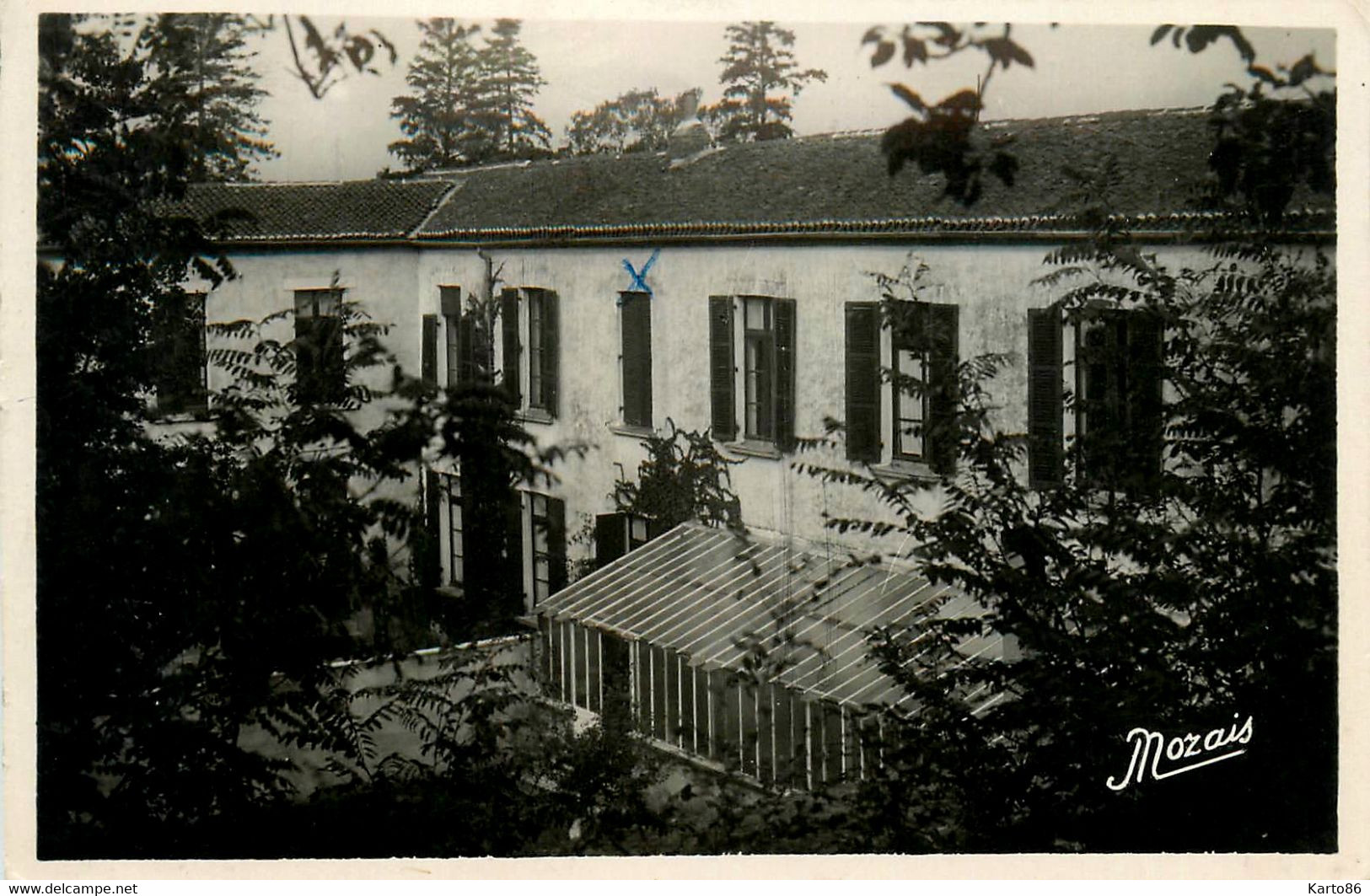 Montfaucon Sur Moine * Vue Sur La Maison De Repos - Montfaucon