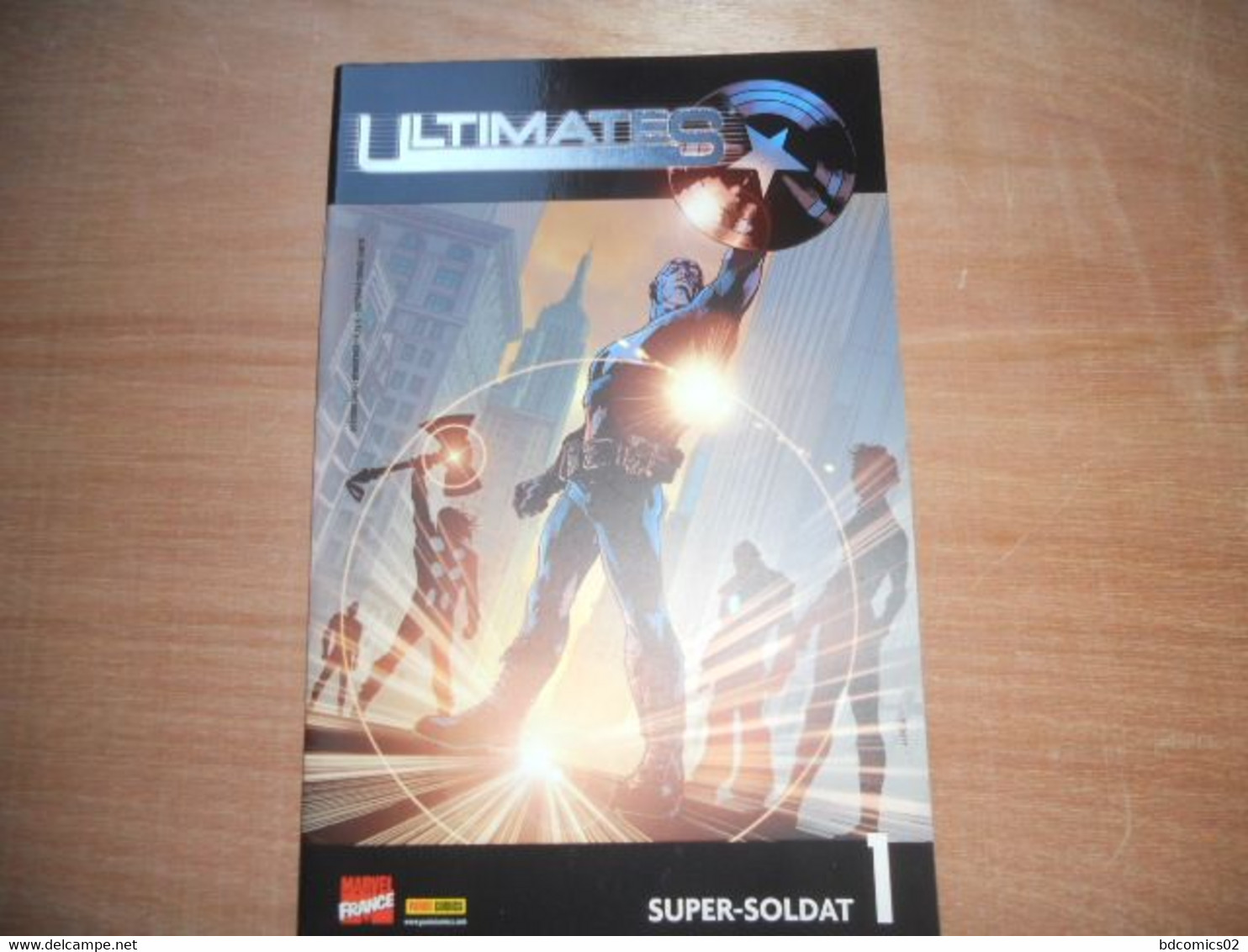 Ultimates N°1 Super Soldat Octobre 2002 édition à Tirage Limité  Logo " Ultimates " Couleur Argent, En Relief - Collections