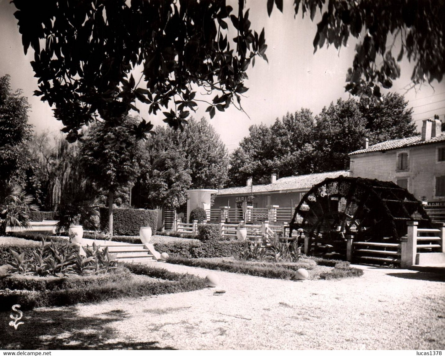 84 / L ISLE SUR SORGUE / UN COIN DU JARDIN PUBLIC - L'Isle Sur Sorgue