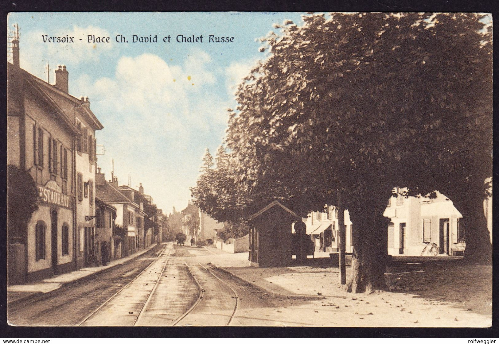1920 Gelaufene AK Aus Versoix, Place Ch. David Et Chalet Russe. Mit Tramgeleisen. Rückseitig Minim Fleckig. - Versoix