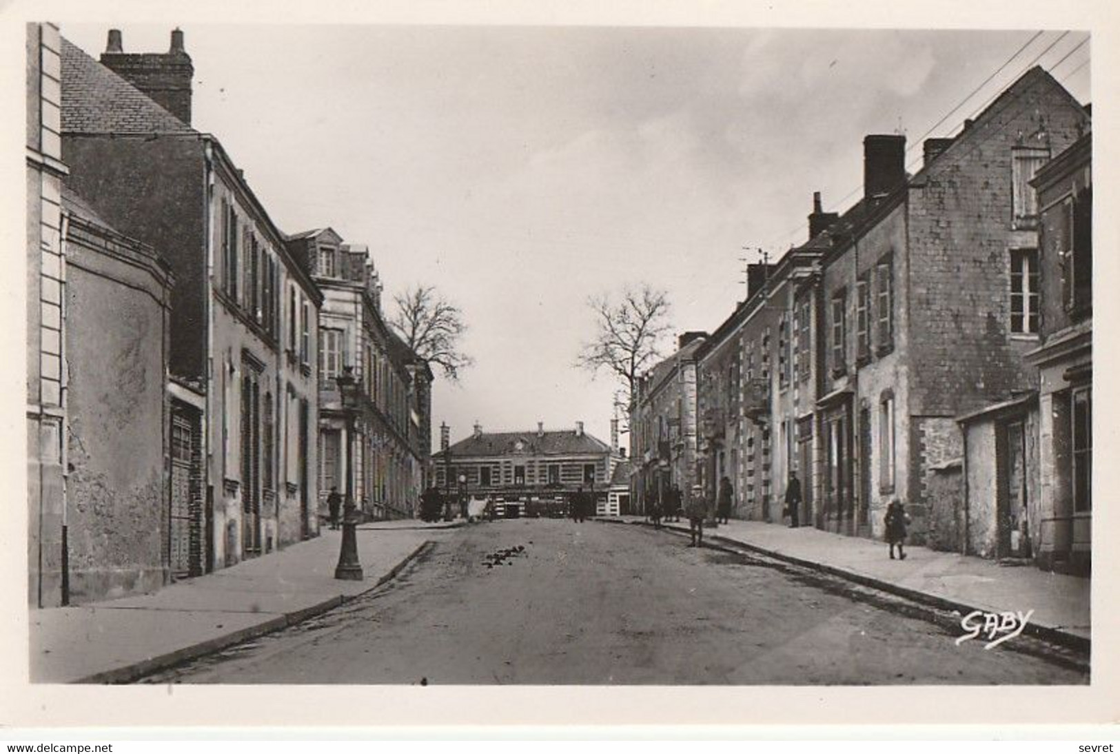 CHOLET. -  Rue Du Paradis; Au Fond , La Gare - Cholet