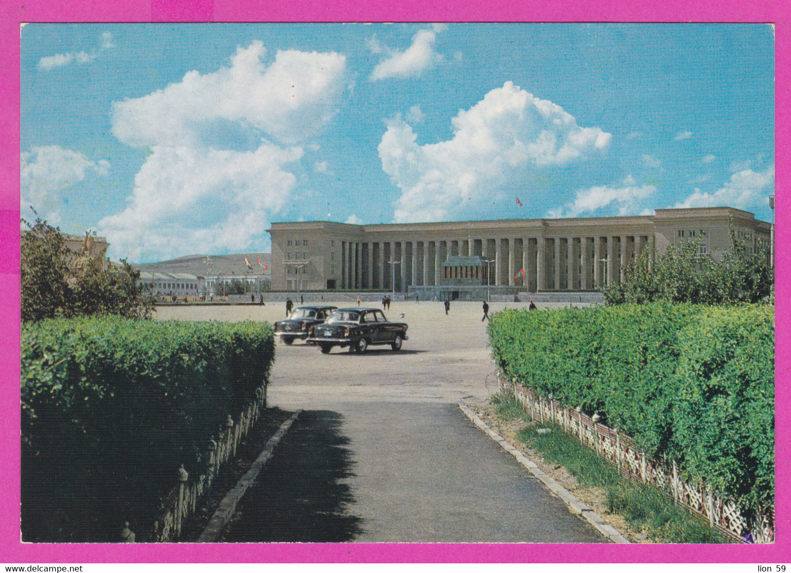 281416 / Mongolia - Ulan Bator - The Government Palace ,  Car , Flag Photo B. Wangchindorj PC Mongolie Mongolei - Mongolië