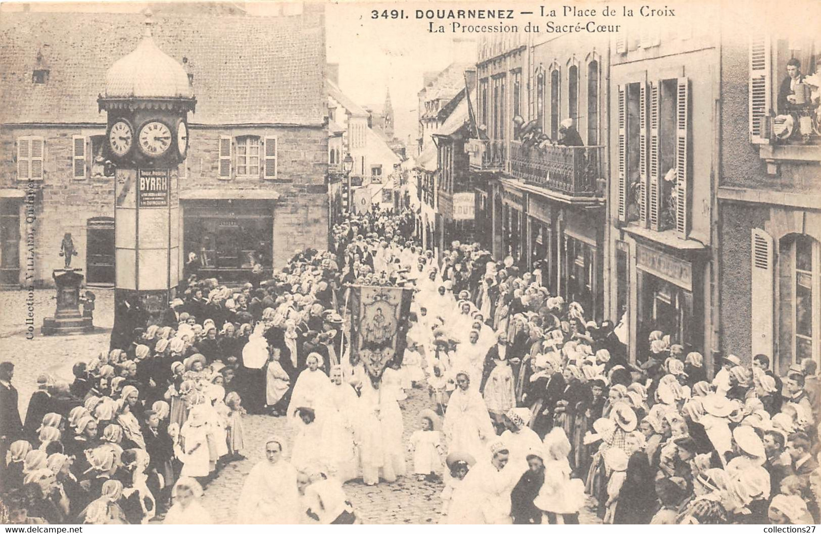 29-DOUARNENEZ- LA PLACE DE LA CROIX LA PROCESSION DU SACRE-CŒUR - Douarnenez