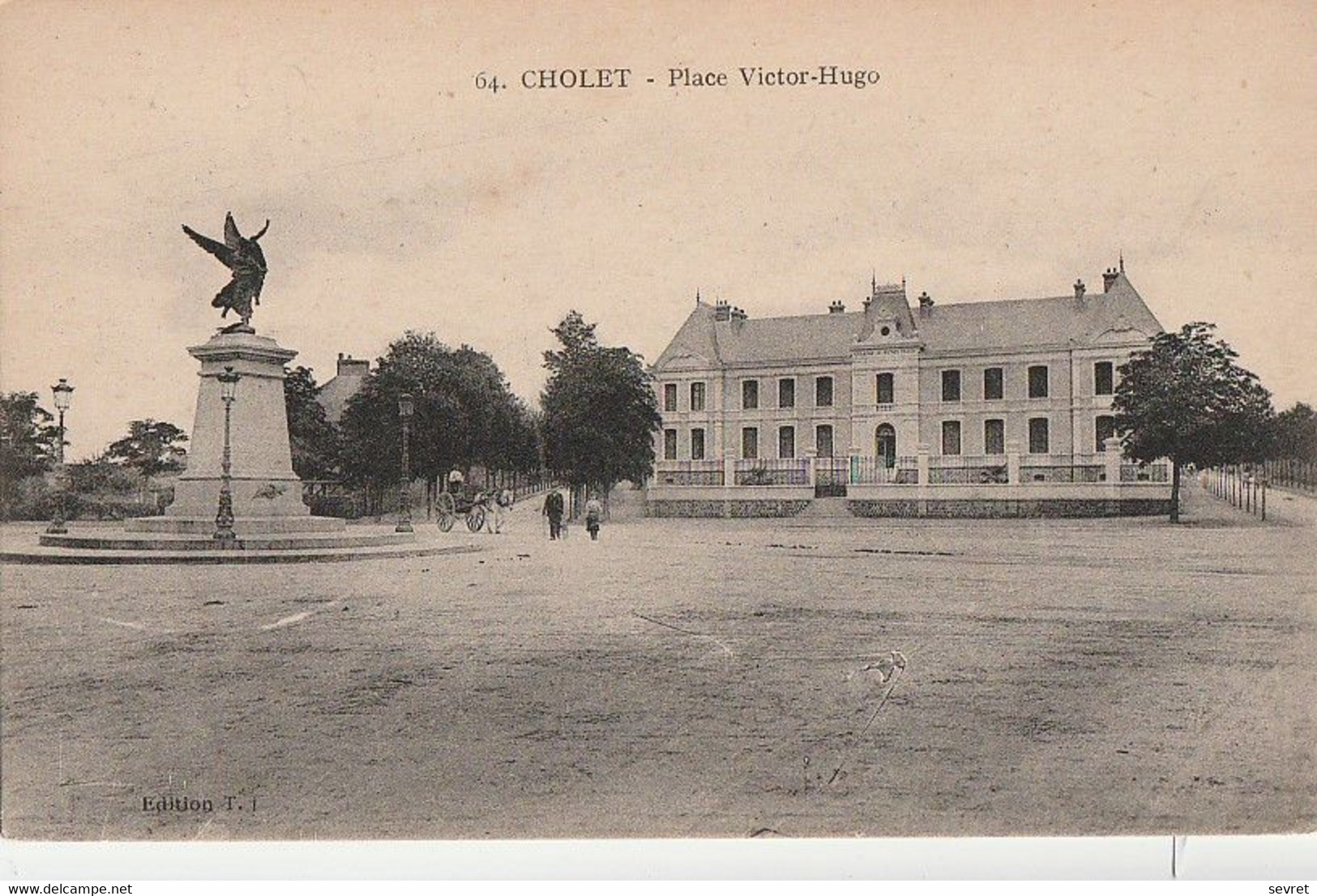 CHOLET. - Place Victor-Hugo - Cholet