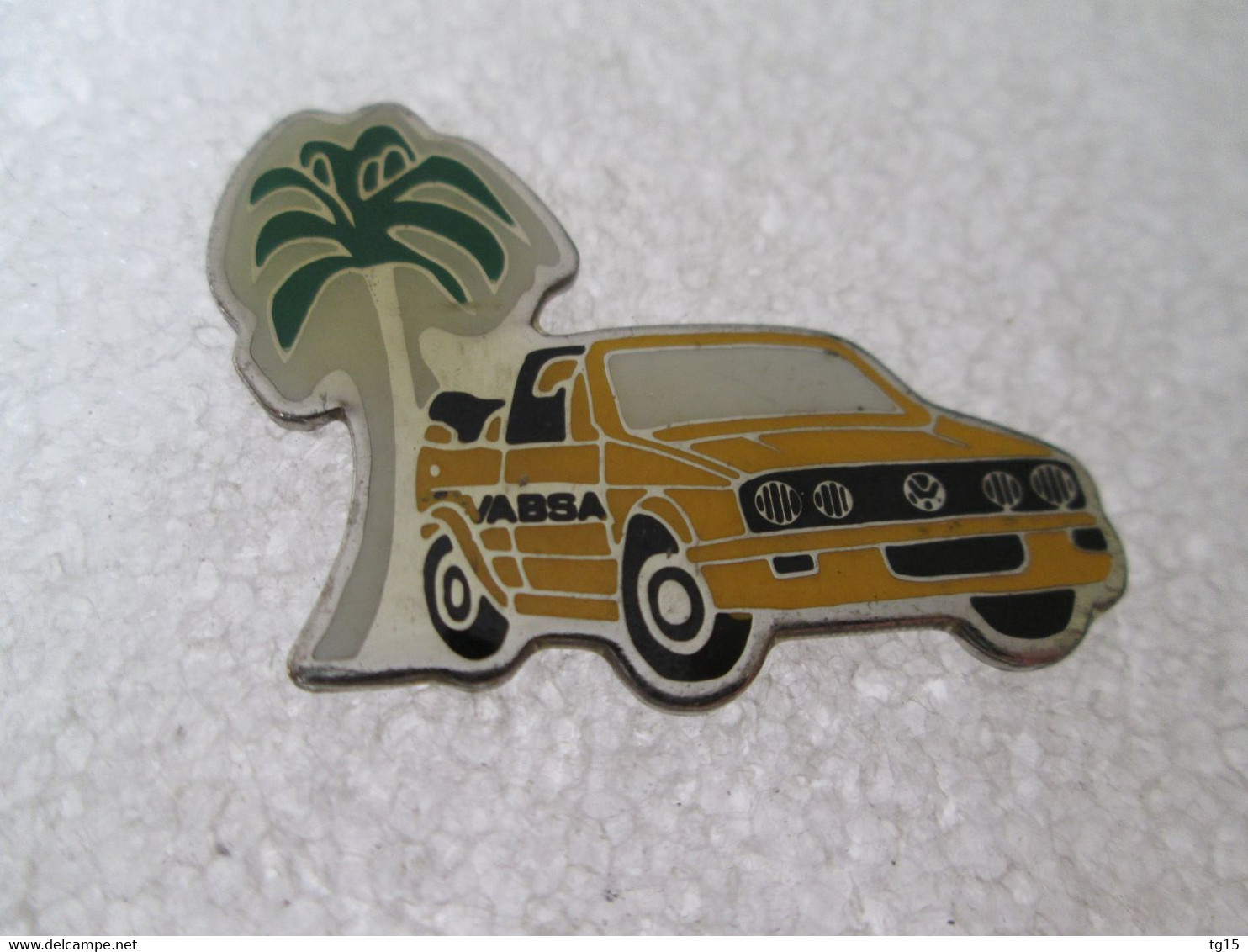 RARE   PIN'S    VOLKSWAGEN  GOLF  CABRIOLET   VABSA